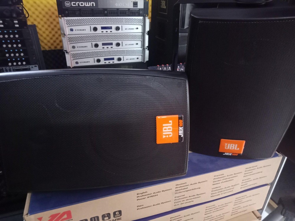 Loa treo tường JBL F-650